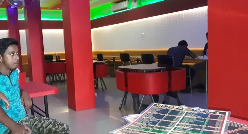 Mid Town Restaurant