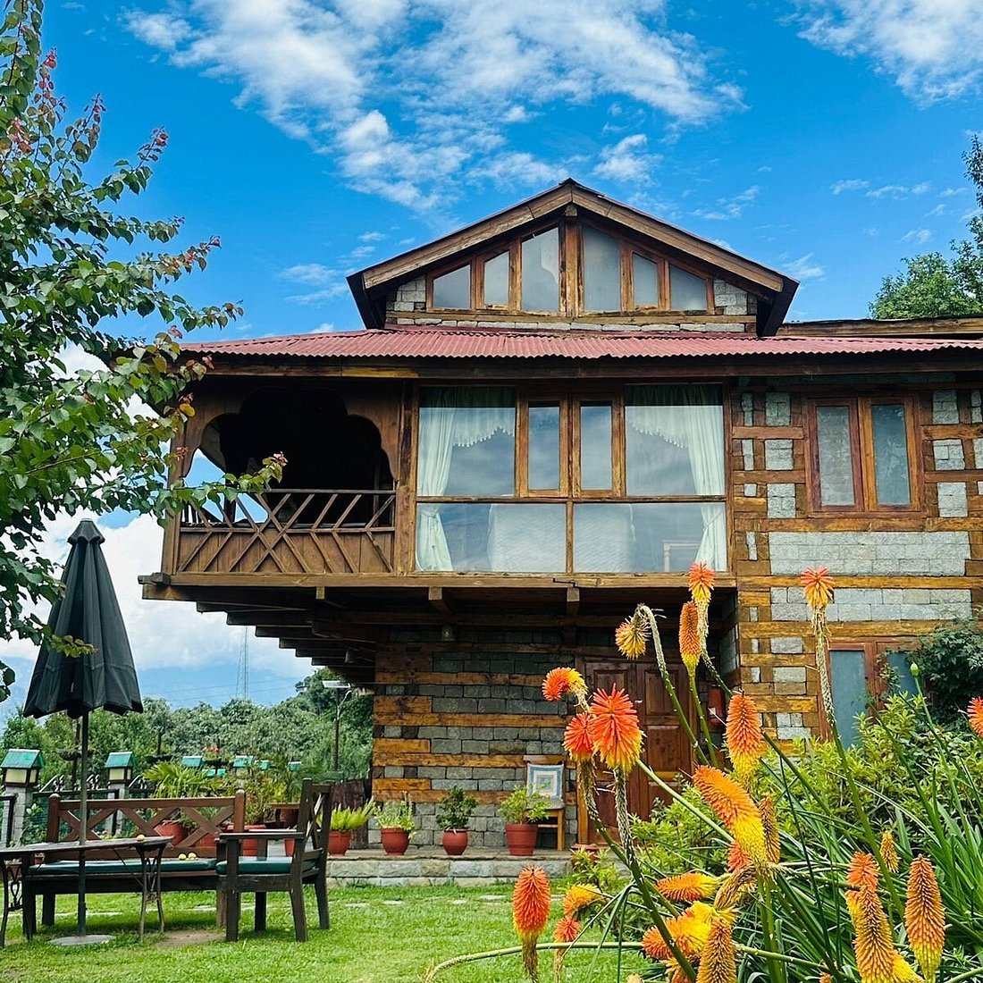 Best Boutique Hotel in Kullu Manali Himalayan Kothi 