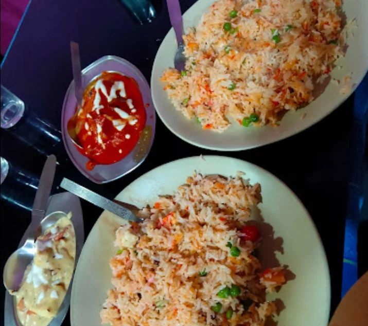 Reyans Restaurant, Indian & Chinese